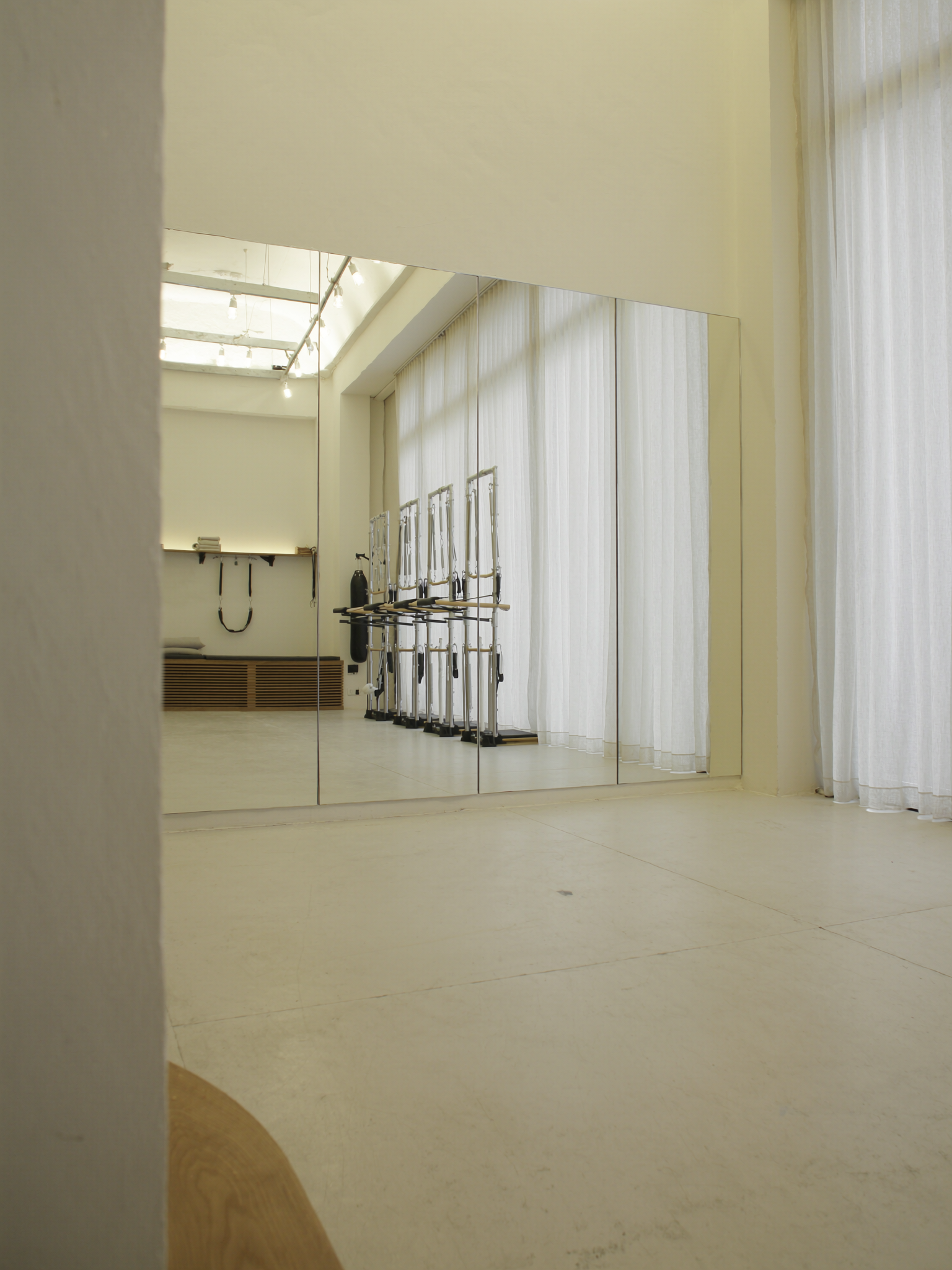 NURÁ reformer studio detail